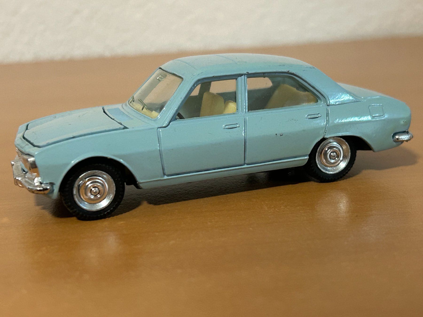 Peugeot Modellini d'auto: Peugeot 504 Pilen 1:43 – Usato da Schafisheim venduto da Ducati57