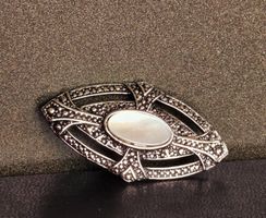 Vintage Brosche im Art-Déco-Stil mit Perlmutt, Marquise-Form