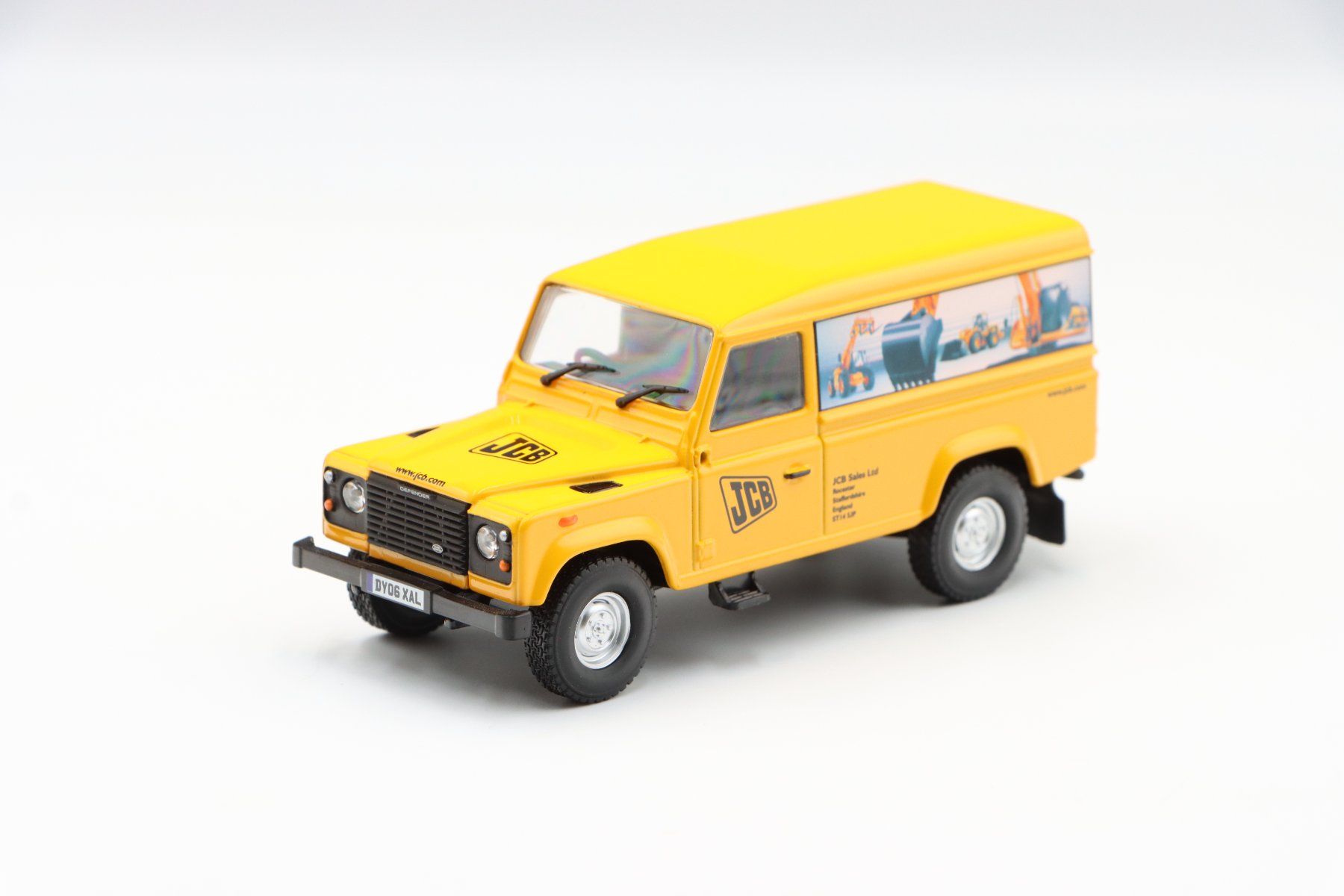 Land Rover Modellini d'auto: Land Rover Defender JCB 1:43 Corgi – Nuovo e nell'imballaggio originale da Bühl b.Aarberg venduto da modelldiecast 4