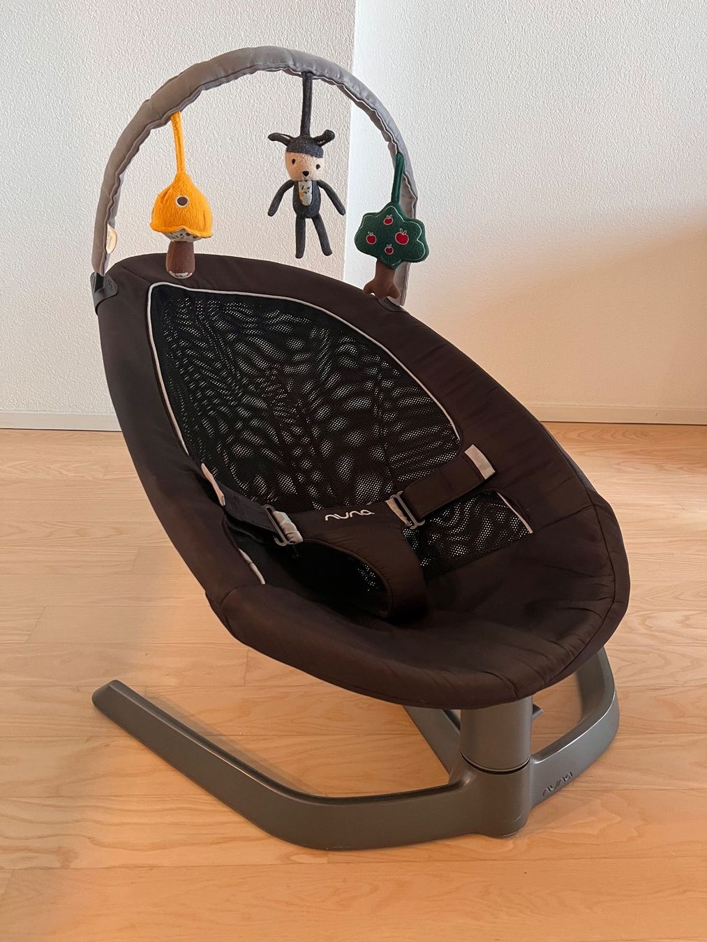 Nuna Sdraiette & Sdraiette a dondolo: Babywippe NUNA Leaf dunkelbraun – Usato da Winterthur venduto da aqo_k6n8 1