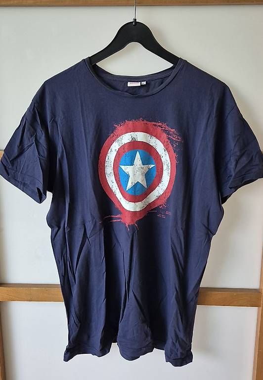 T-shirt: MARVEL T-Shirt – Usato da Hinterkappelen venduto da Betla