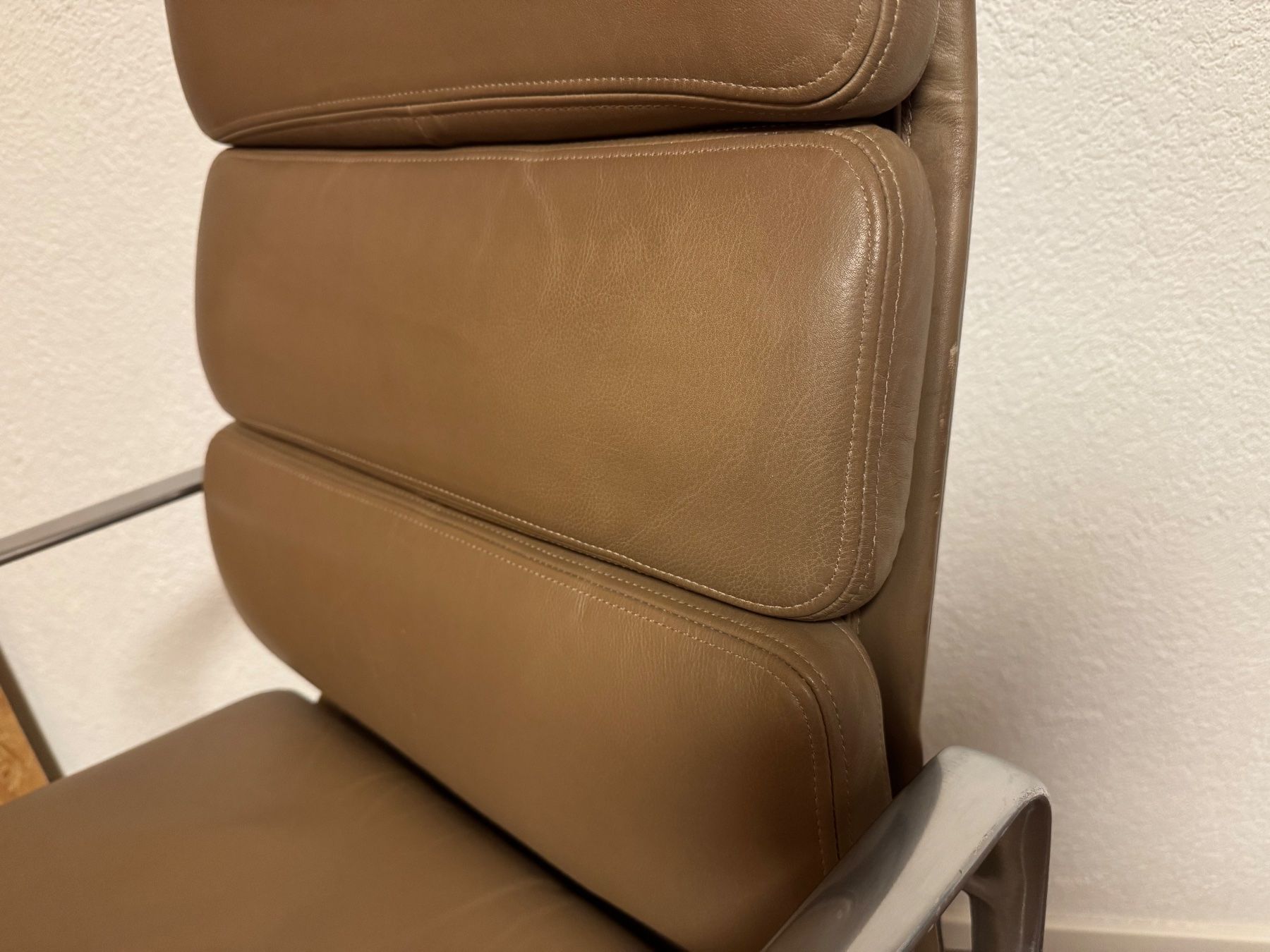 Eames Chaises: ORIGINAL VITRA EAMES SOFTPAD HIGHBACK STUHL TOP LEDER – D'occasion à Balterswil par MR_FEELGOOD 3