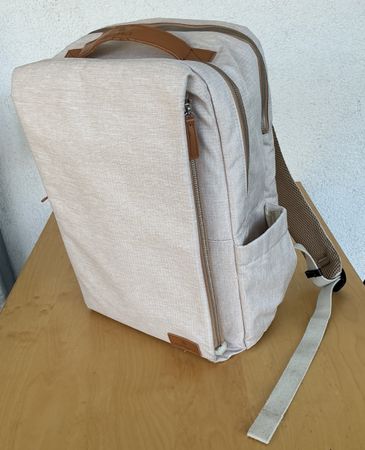 Laptop Rucksack Beige mit USB Anschluss topp Zustand
