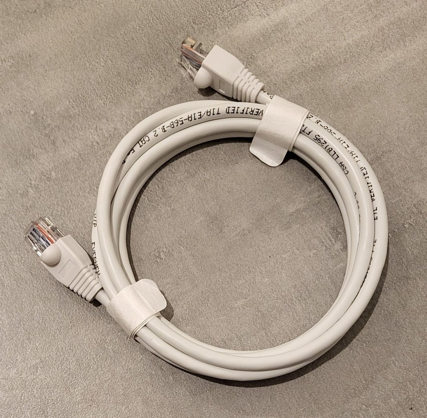 Cavi: Cavo Ethernet Cat. 5e, 2 m – Nuovo (secondo la descrizione) da Castione venduto da Argi_R