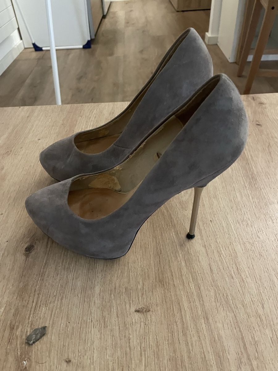 Scarpe da donna: Décolleté scamosciate grigie – Usato da Dietwil venduto da pao_q5hy 5