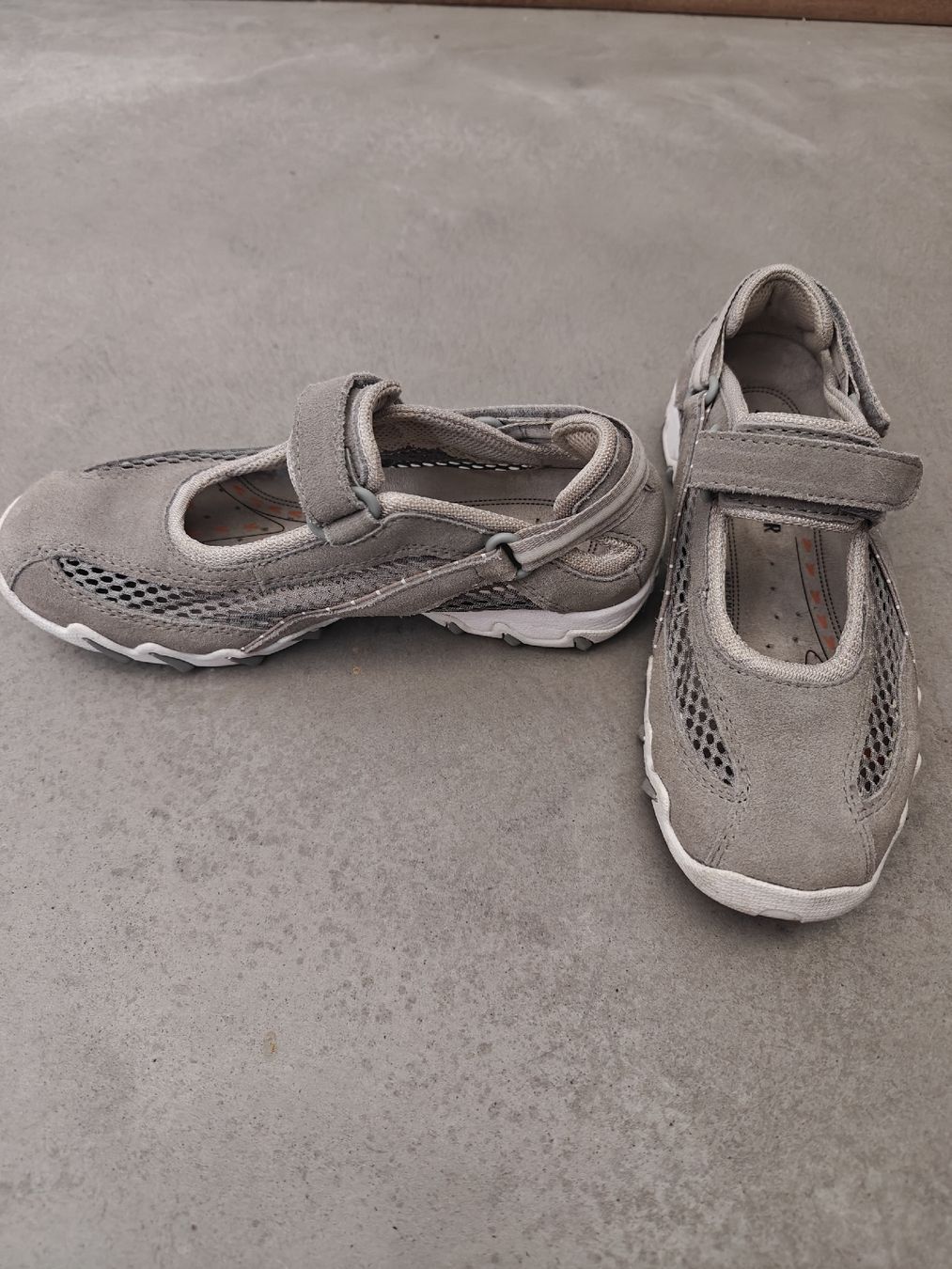 Damenschuhe: Sneaker/Sandalen Allrounder Gr. 36 – Gebraucht aus Aadorf von NadjaNightmare 1