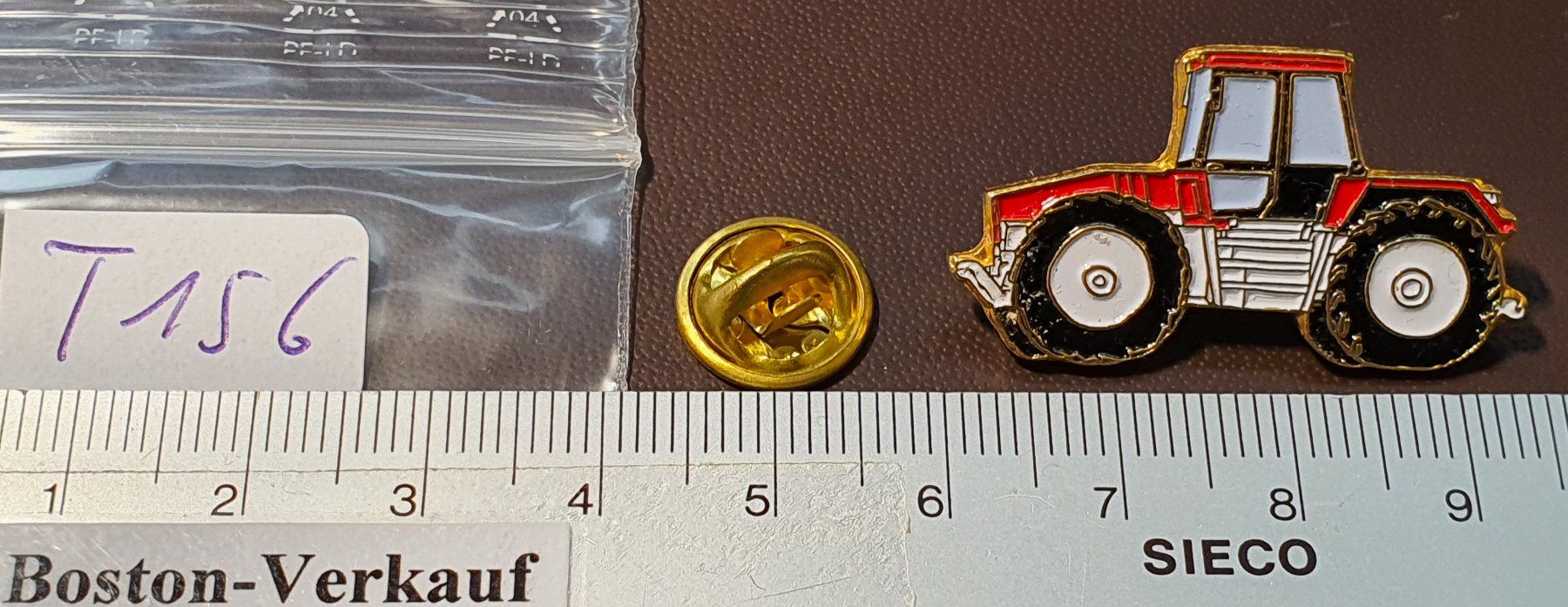 Placchette & Badge: 103 - Pin Landmaschine Traktor Treker: Schlueter – Usato da Reinach BL venduto da Boston-Verkauf 1