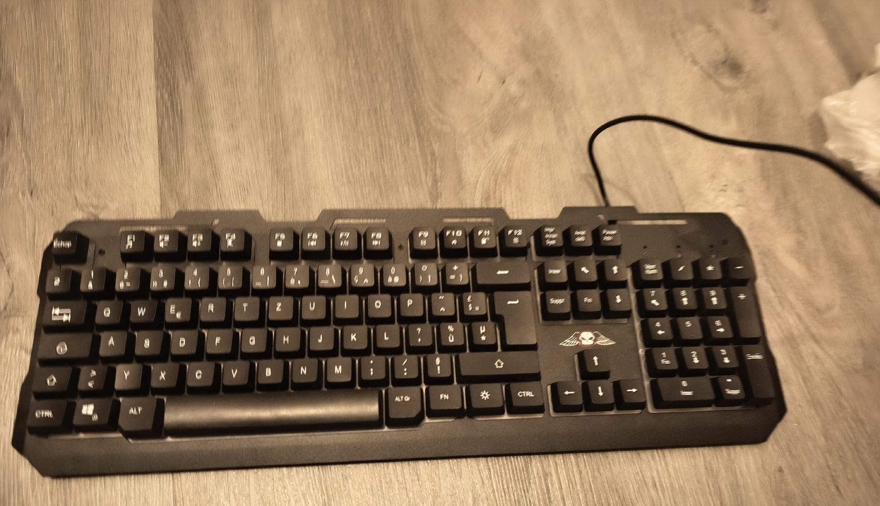 Tastiere: Tastatur LED beleuchtet – Nuovo (secondo la descrizione) da Jegenstorf venduto da Nilo_92