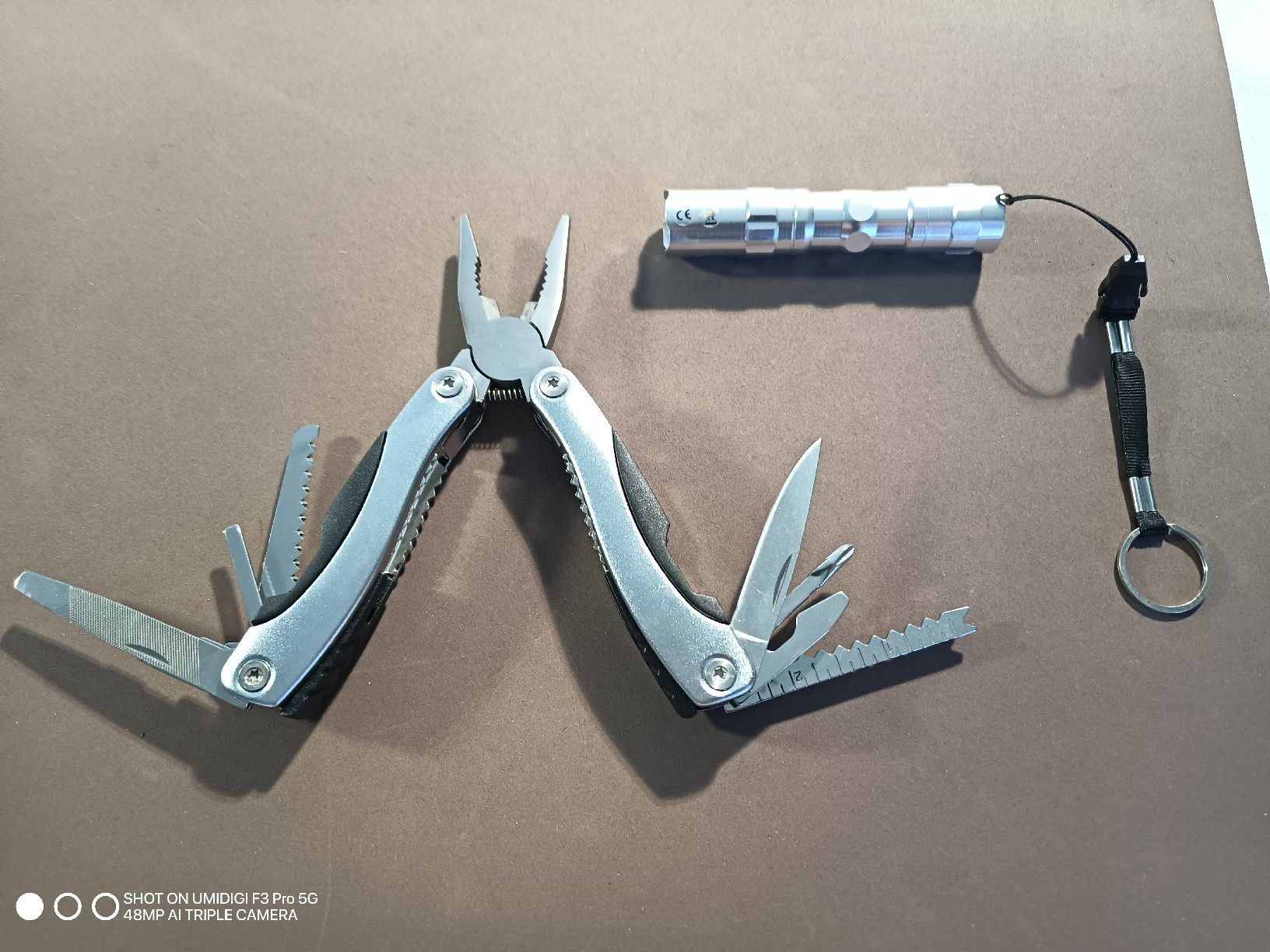 Taschenmesser: Multitool mit Lampe und Etui Marke Hill Professional neu – Neu (gemäss Beschreibung) aus Aarwangen von to-hirschi