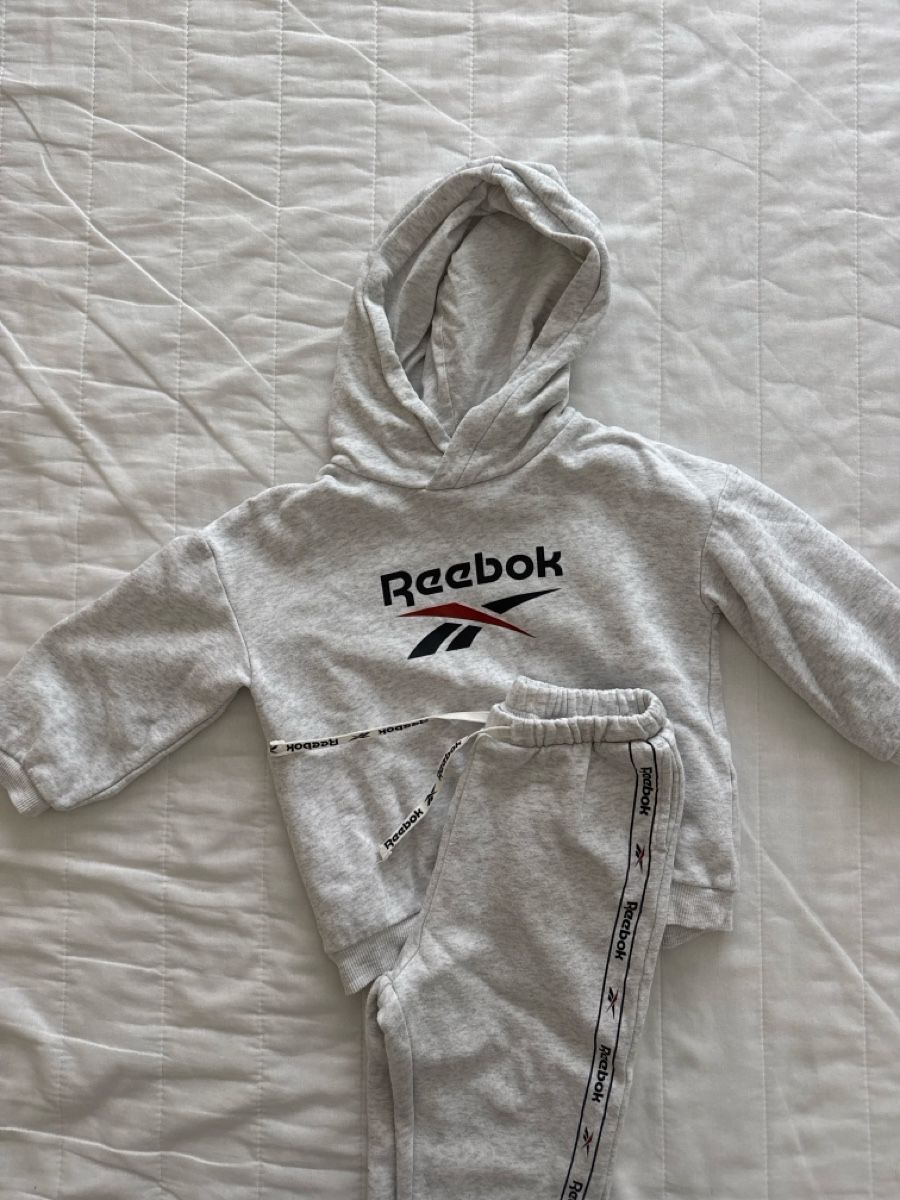 Lotti & Set di vestiti: 2 ensembles H&M X REEBOK - taille 104 – Usato da Saillon venduto da alico 3