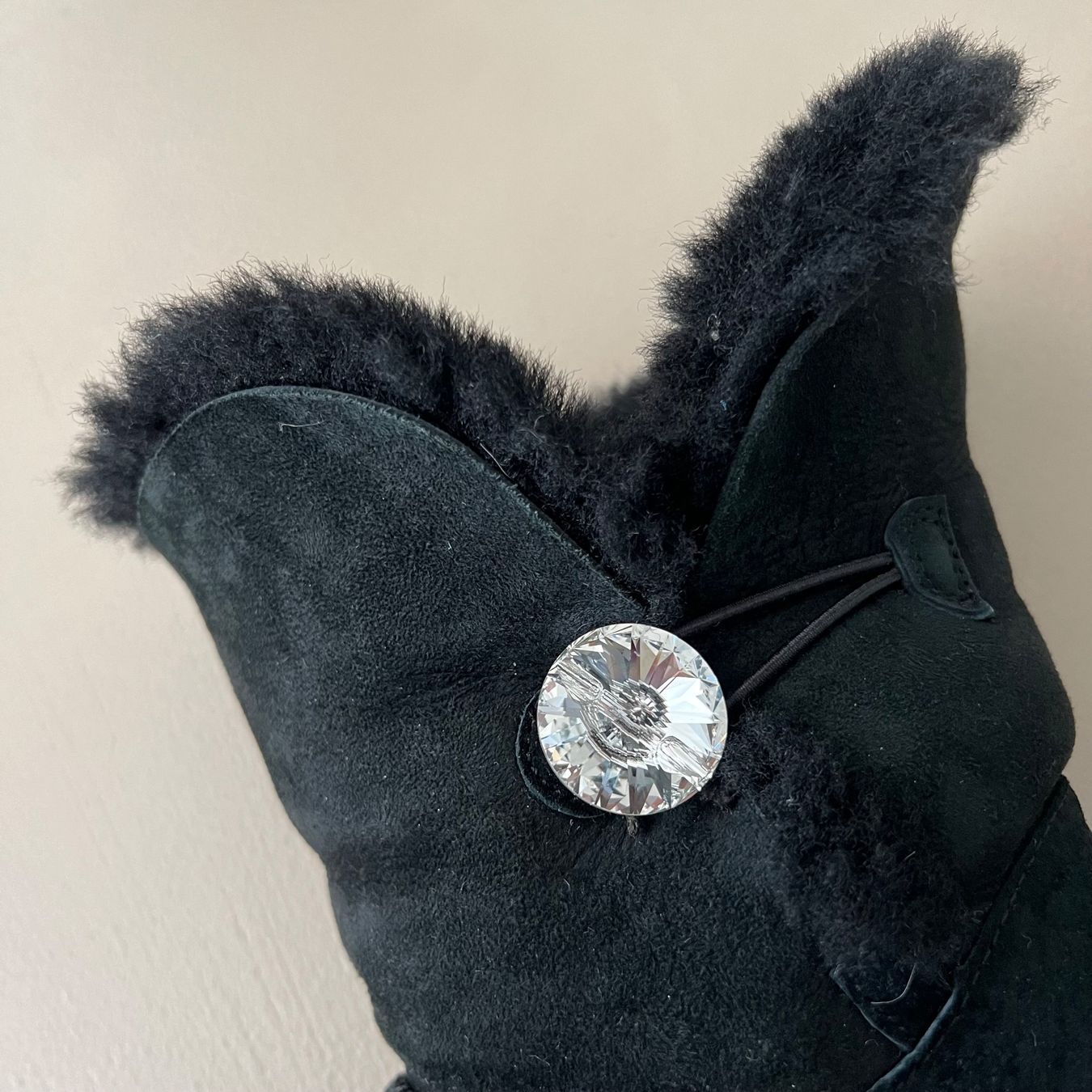 Ugg Damenschuhe: UGG Damen Bailey Button Bling Boot 🖤 – Gebraucht aus Zürich von ClosetQueen 2