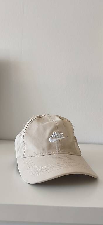 Copricapi, berretti & cappellini: Nike Cap beige  gesticktes Logo – Usato da Schaffhausen venduto da wanno 1