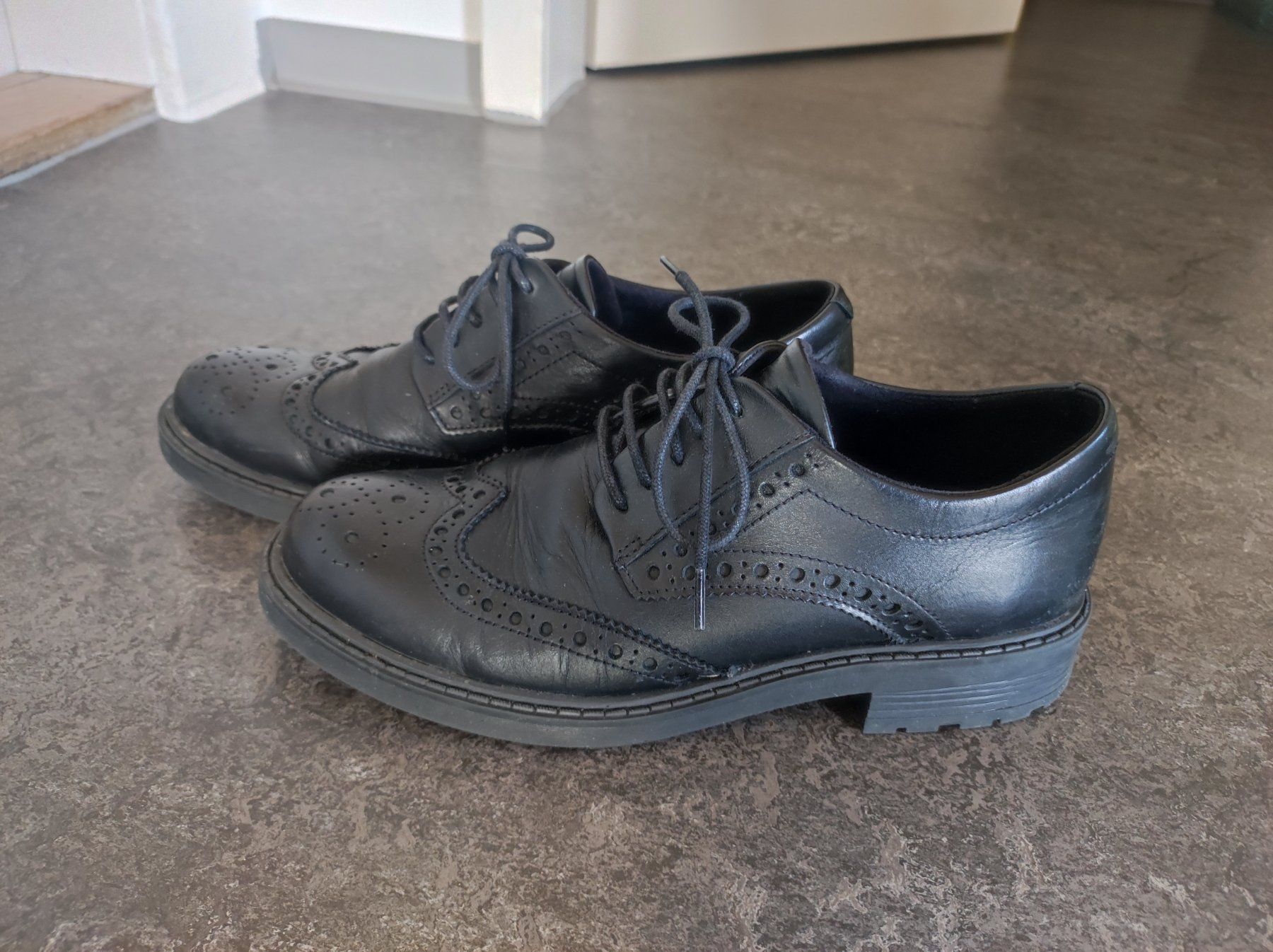 Scarpe da donna: Clarks Lederschuhe in Grösse 37,5 – Usato da Wohlen AG venduto da Tikale 1