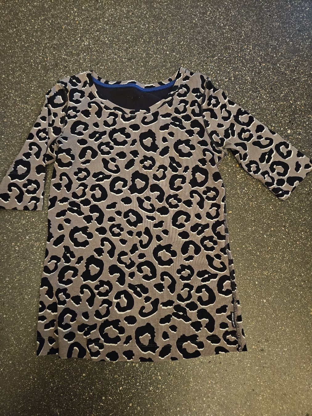 Marc Cain T-shirt: Leo Print Oberteil 3/4 Ärmel Marc Cain  – Nuovo (secondo la descrizione) da Anwil venduto da tamoos 2