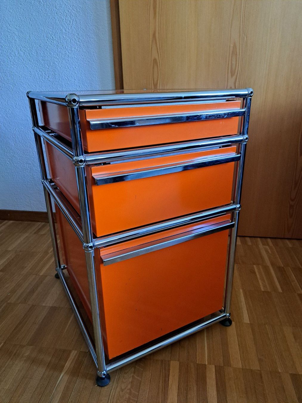 USM Banconi: USM Haller Rollcontainer orange – Usato da Zwingen venduto da Tigertimmi