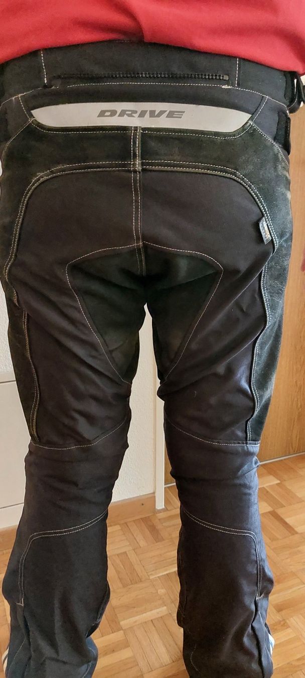 Lotti di vestiti: Motorradjacke mit Hose, Grösse XL – Usato da Amriswil venduto da Mamay0 5