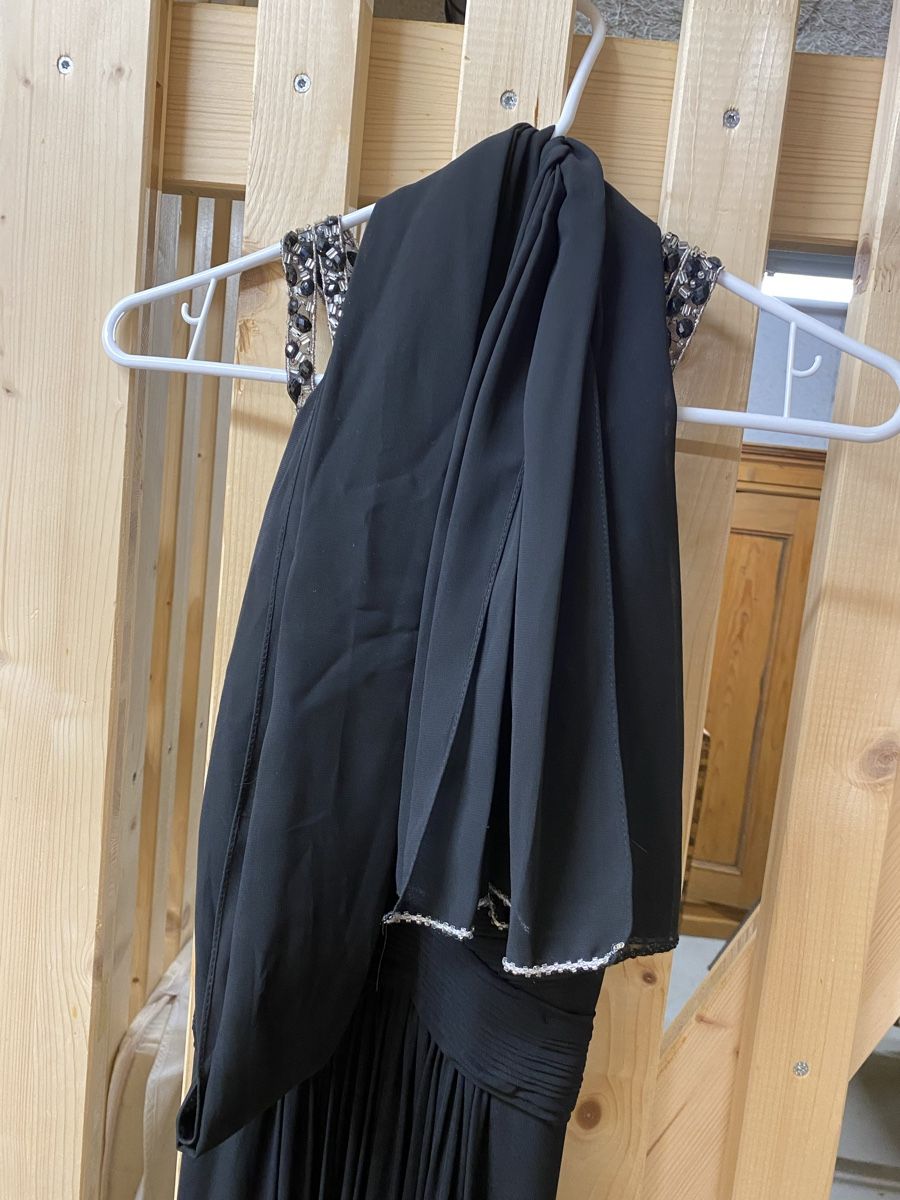 Vestiti: Black formal dress with sequence details – Nuovo (secondo la descrizione) da Belp venduto da jan_6yvx 2