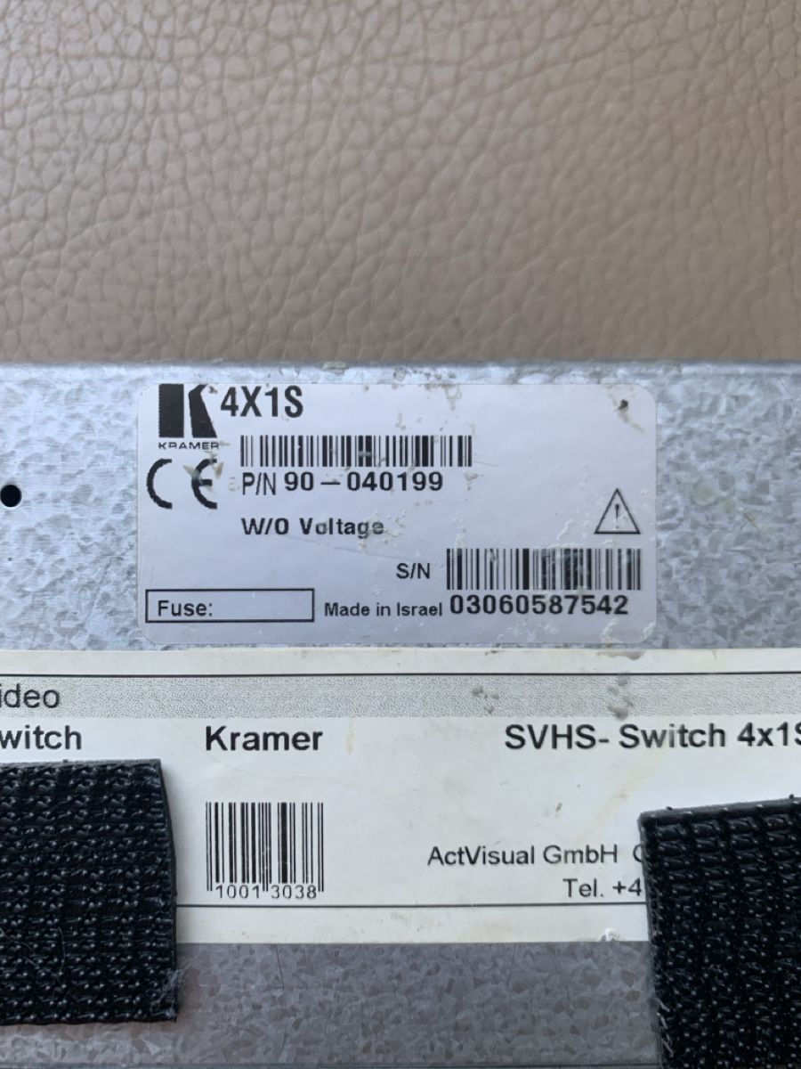 Hubs & Switches: Kramer Tools 4x1 high resolution s-video switcher – D'occasion à Opfikon par Safside 3