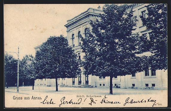Cartoline postali: Aarau, Städt. Schulhaus mit Strassenpar – Usato da Berlin venduto da bartko-reher