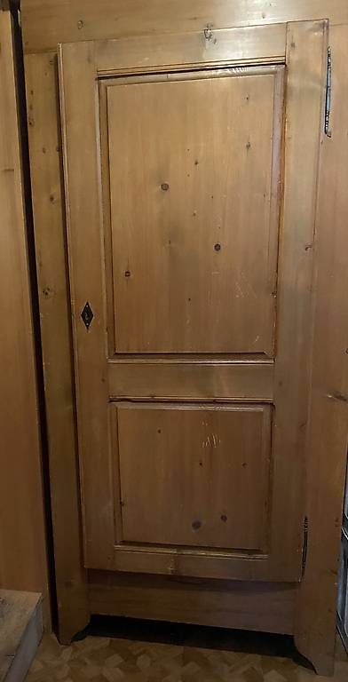 Armadi: Holzschrank   – Usato da Därstetten venduto da yas_pb5r