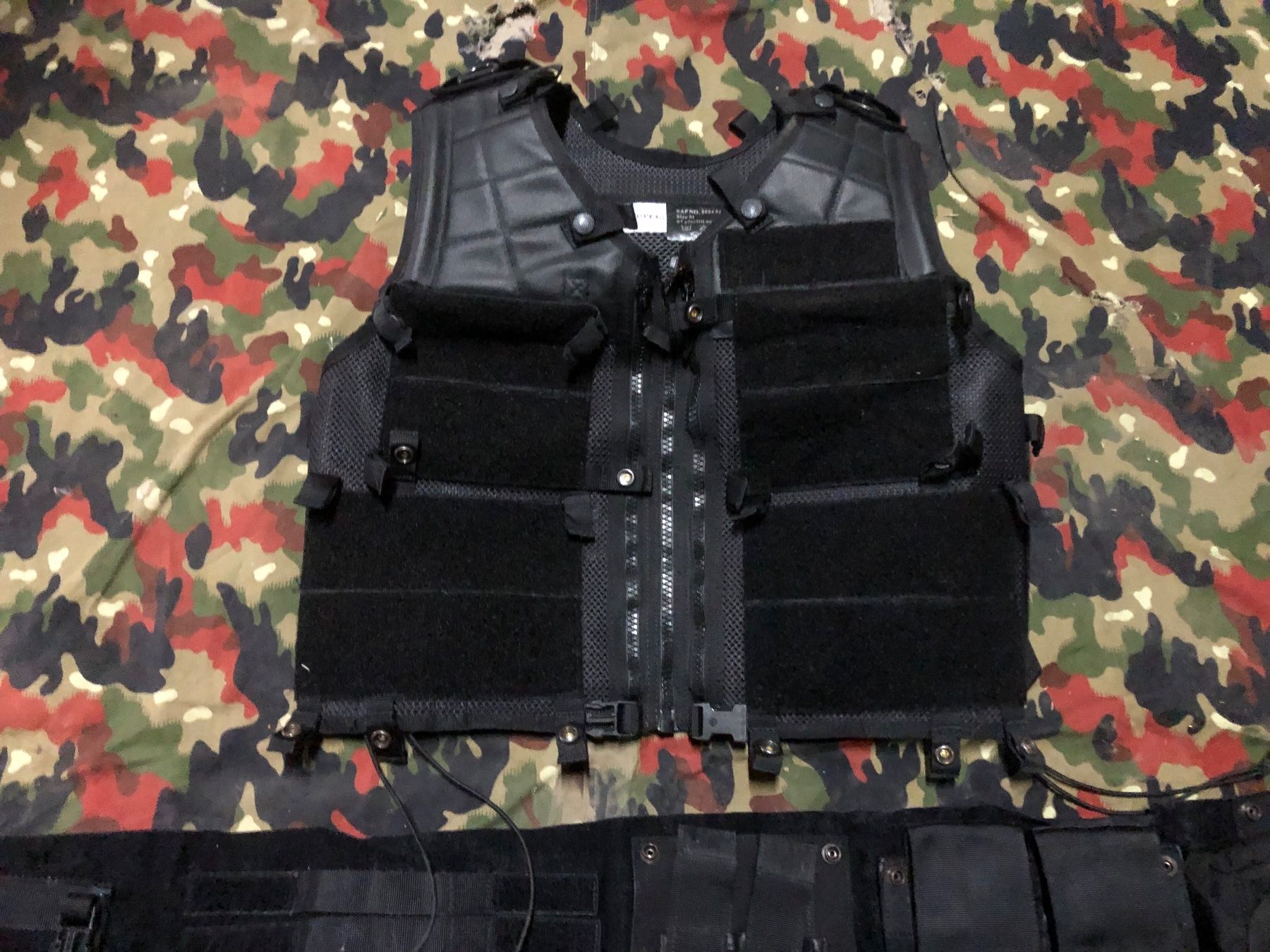Schweizer Armee Uniformen: Armee Polizei Einsatzweste MP Militärpolizei Grenadier KSK – Gebraucht aus Madiswil von TEMISO 2
