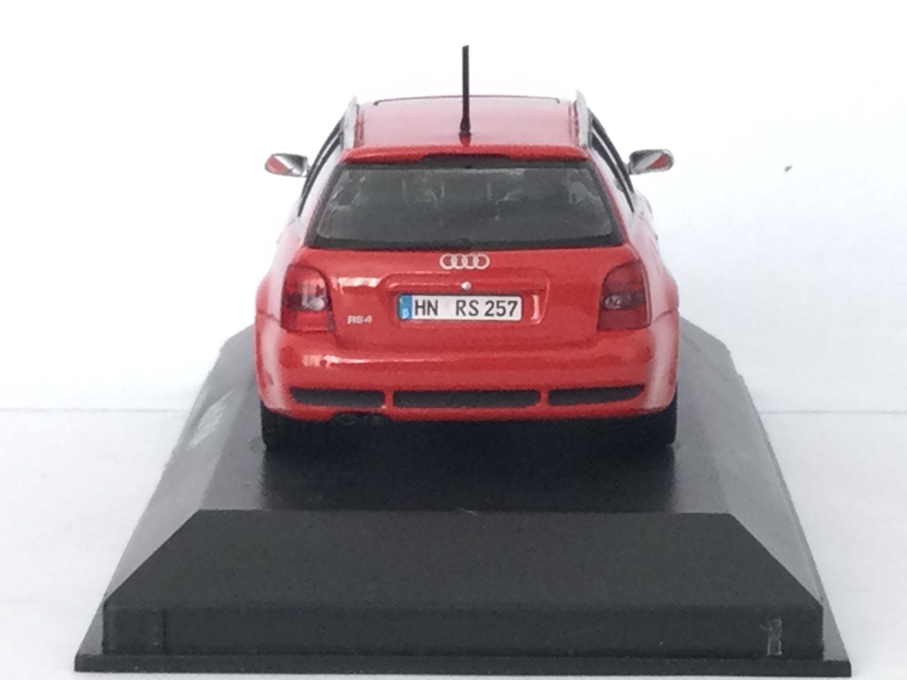Audi Modellautos: Minichamps 1:43 Audi RS4 Rot 2000 – Gebraucht aus Herisau von cacamarena09 4