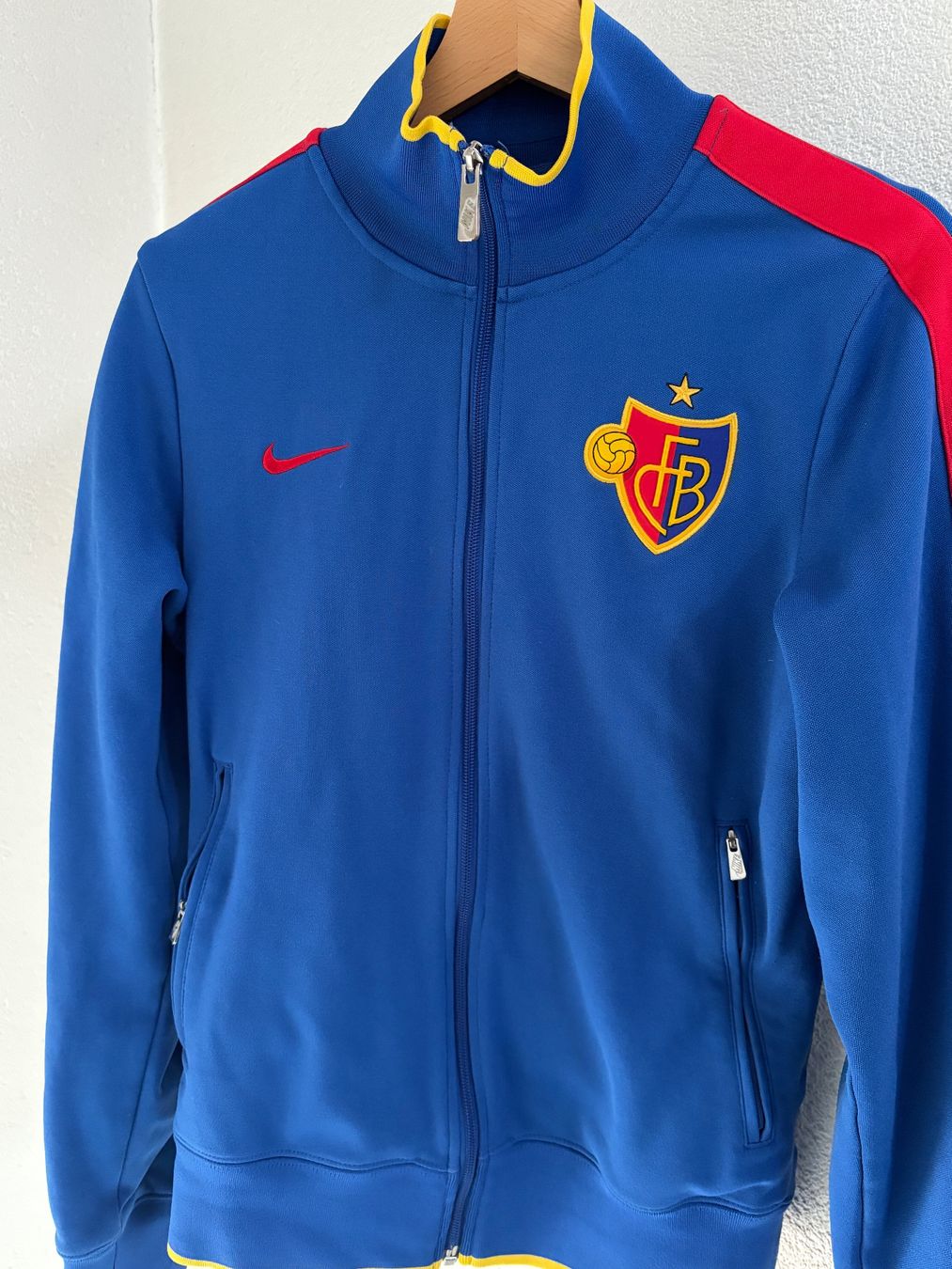 FC Basel Jacken: FC Basel Jacke, Top Zustand, Grösse S – Gebraucht aus Matzendorf von LitoRotBlau