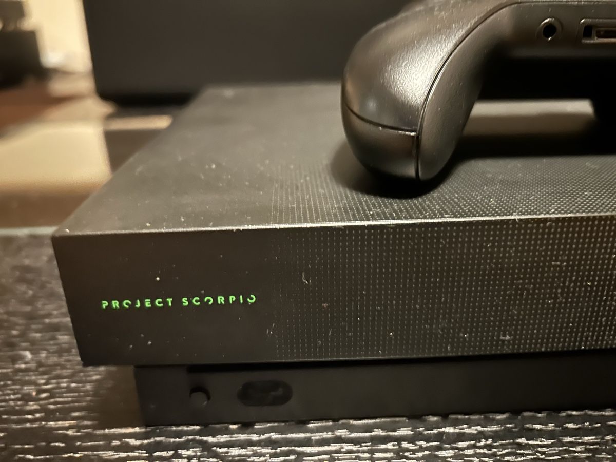 Microsoft Console: Project Scorpio Xbox One X avec manette originale – Usato da Pully venduto da PongDayOne 3