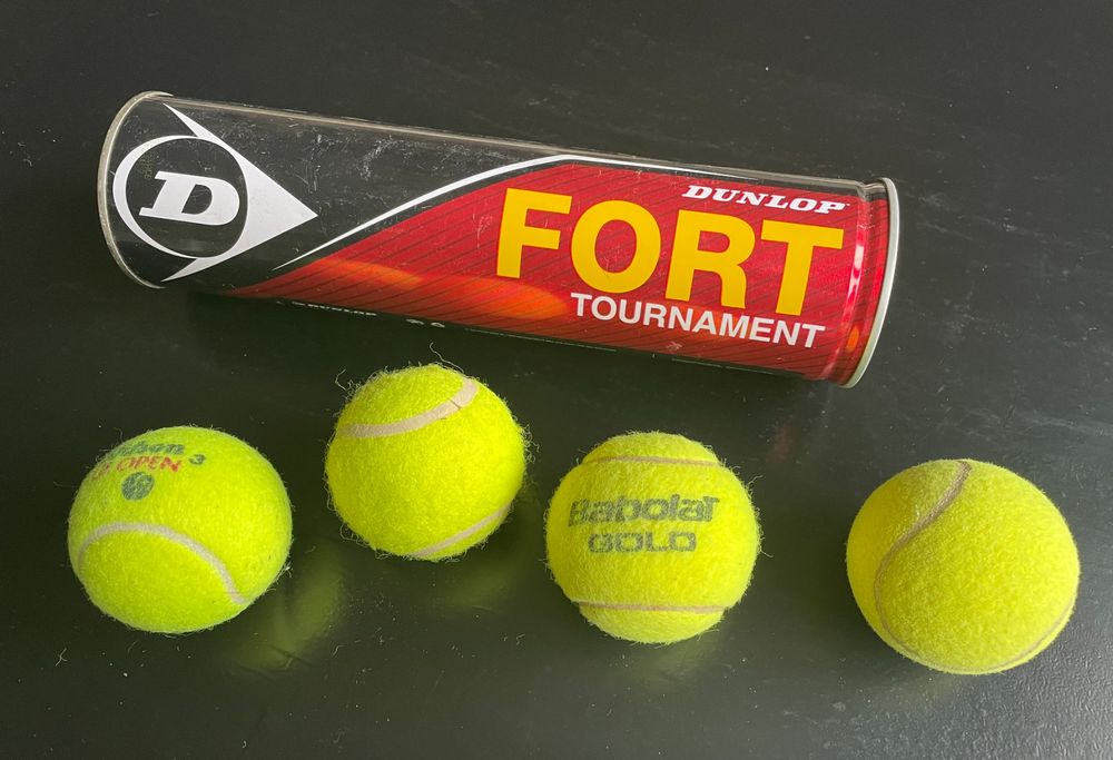 4 Tennisbälle in Zürich, ideal für Tumblern von Daunenjacken Kaufen auf Ricardo