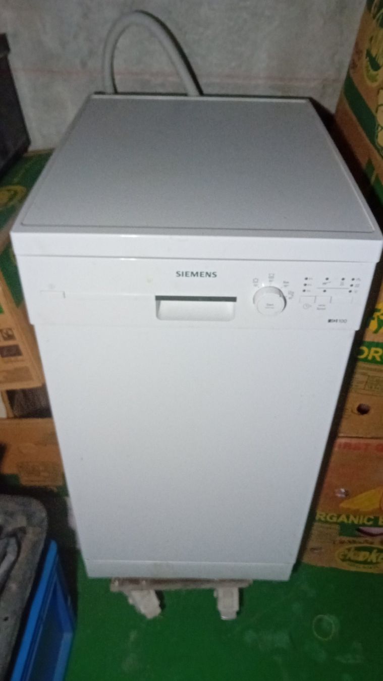 Siemens Machines à laver la vaisselle: Lave-vaisselle Siemens 45cm pose libre – D'occasion à Chêne-Bourg par Jazzymice