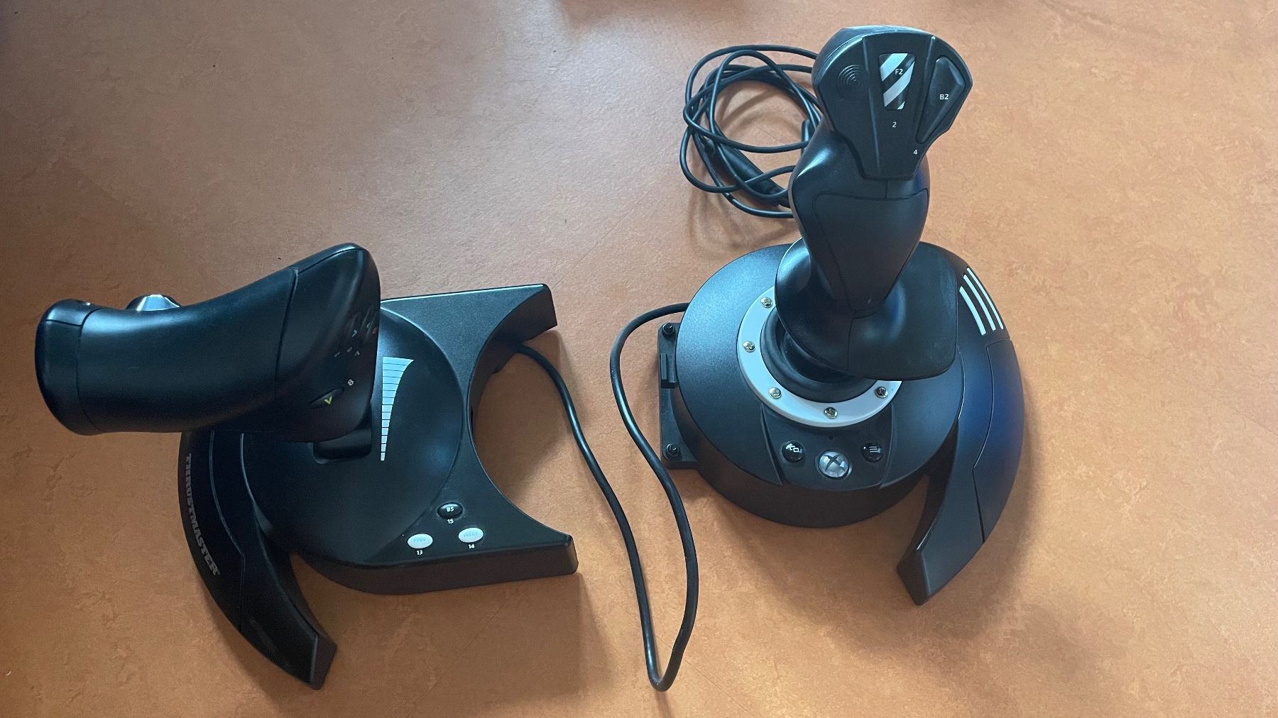 Thrustmaster Controller: Thrismaster Joystick – Usato da Zofingen venduto da goalgetter