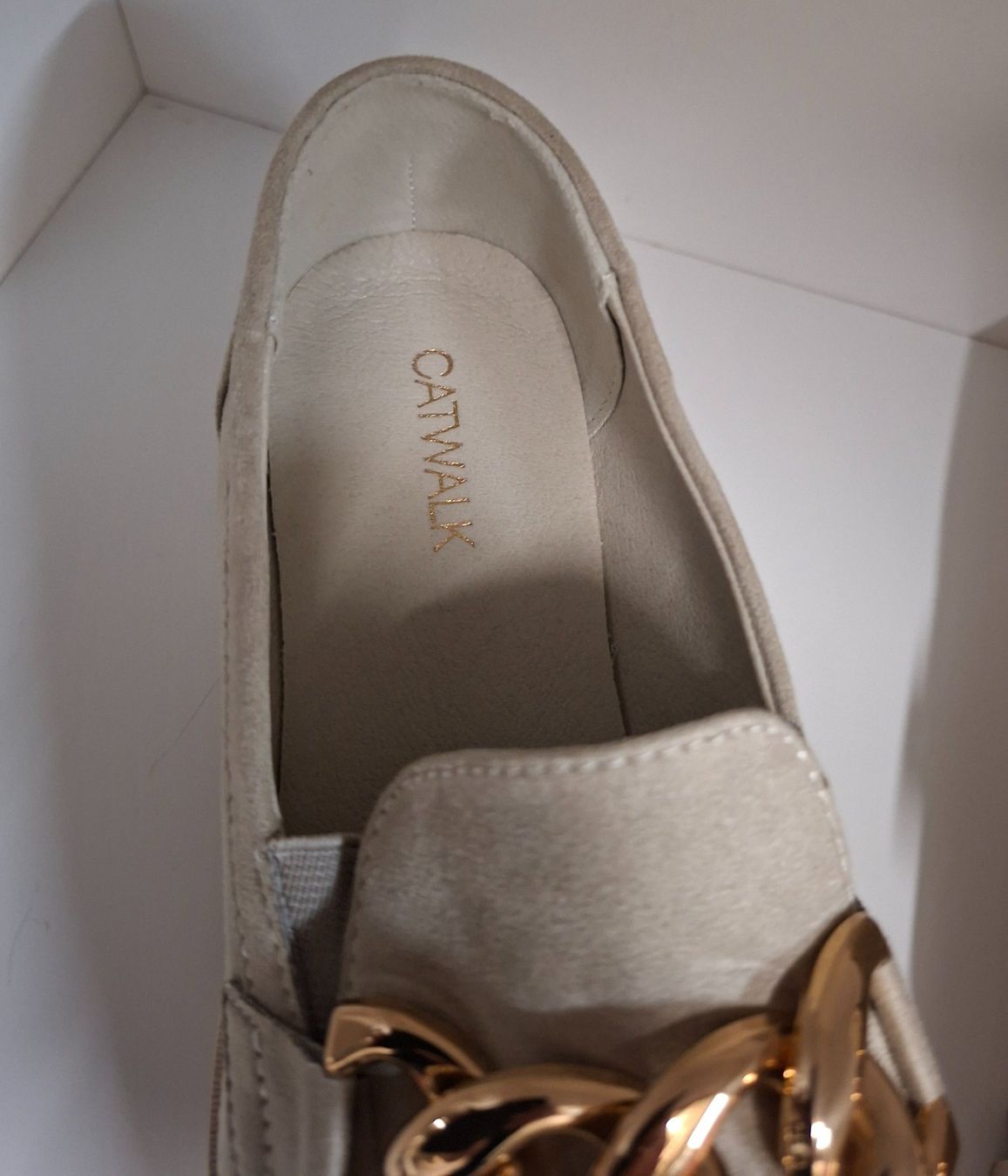Scarpe da donna: Catwalk Beige Loafer mit Kette Gr. 36 – Usato da hombrechtikon venduto da Marijo 1