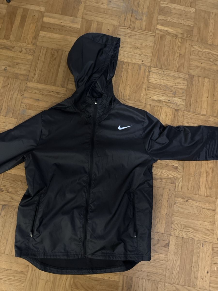 T-shirts: Runnig Nike – D'occasion à Fribourg par bar_q2pw