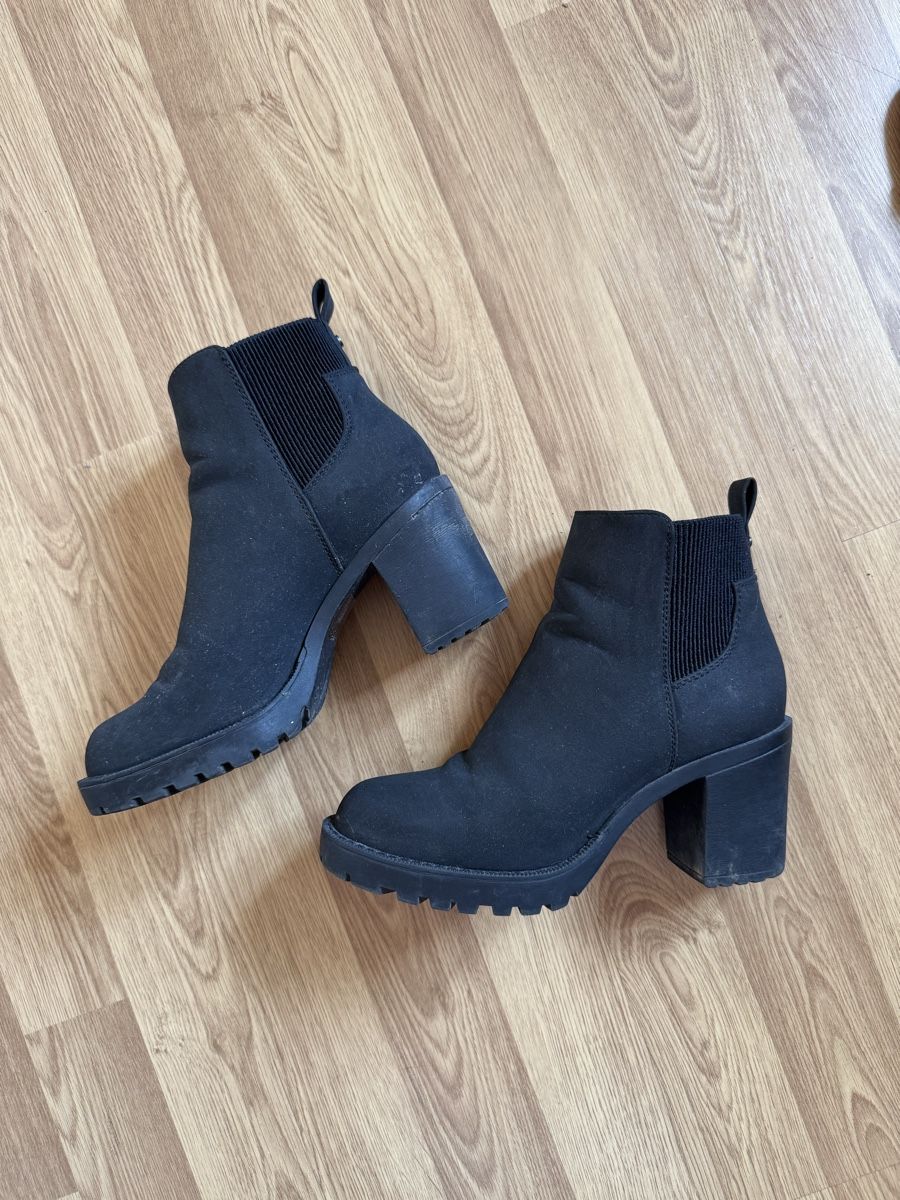 Scarpe da donna: ONLY Stiefelette mit Absatz | Veloursoptik | Grösse 36 – Nuovo (secondo la descrizione) da Schüpfheim venduto da lil_5jzb 1