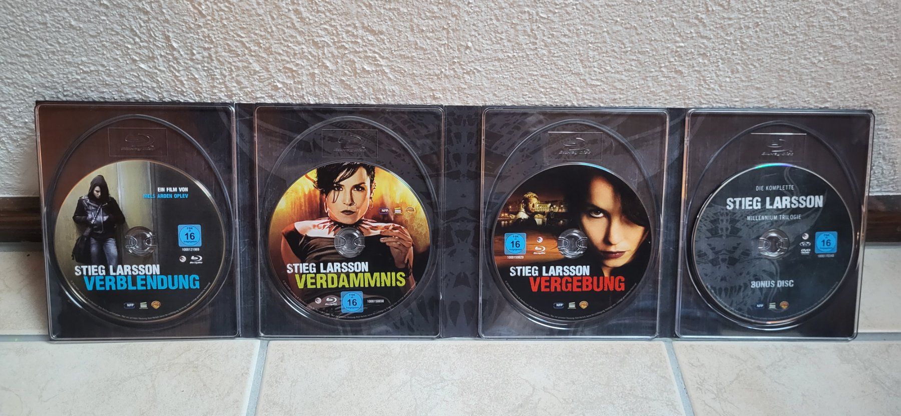 Tutti i DVDs: Blu Ray – Stieg Larsson Millennium Trilogie – Usato da Münsingen venduto da Heroism2010 2