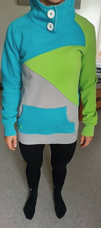Pullover & Sweatshirts: Damen Pullover Gravity – Gebraucht aus Alt St. Johann von mar_rgq8 1