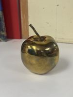 Pomme, presse-papier (c.1970) Monique GERBER Bronze doré 