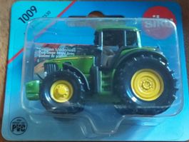 SIKU John Deere 7530 Traktor, 1:74 und 4 kleine blechauto