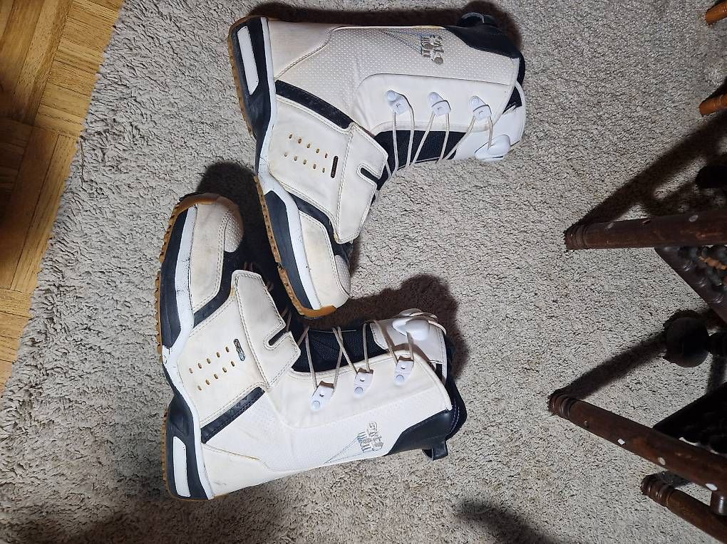 Scarpe da uomo: Boots de snowboard Salomon taille 42 – Usato da St-Prex venduto da jer_759q 3