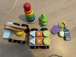 Lot de jouets en bois bébé, grue, pyramide, clés et dinosaur
