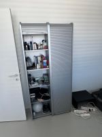 2 schmale Schränke mit Rollverschluss