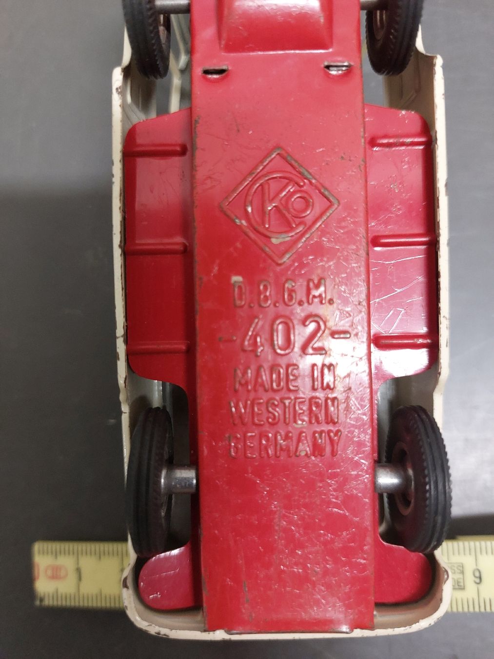 Volkswagen Modellini d'auto: VW Bus T1 Spitalauto Modell – Usato da Uster venduto da Gery8 3