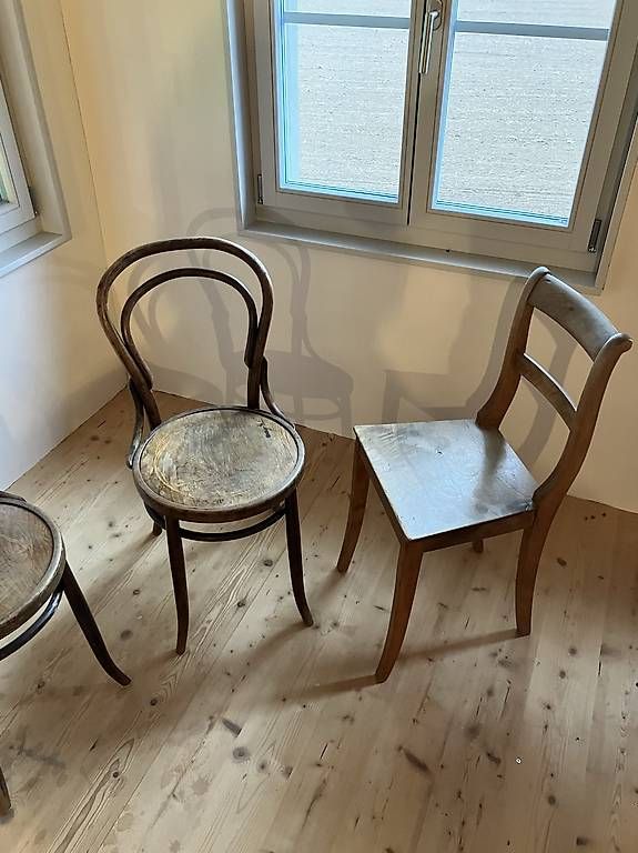 Chaises: drei alte Stühle – D'occasion à Schüpfen par jones88 2