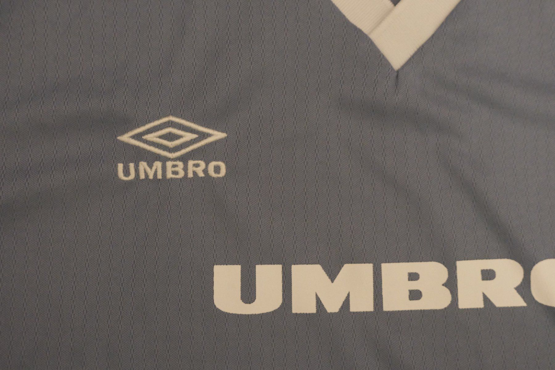 Umbro T-shirt: Umbro Longsleeve – Nuovo (secondo la descrizione) da Aesch ZH venduto da scherri 1