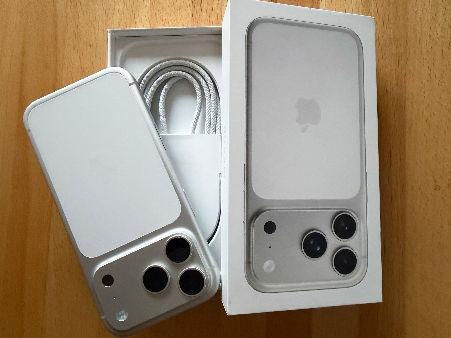Apple Telefoni cellulari / Smartphones: iPhone 17 Pro 256 GB neuf à prix réduit – Nuovo e nell'imballaggio originale da Sion venduto da 959_n9pd