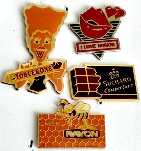Placchette & Badge: 4 Schokoladen Pin – Usato da Pfäffikon ZH venduto da Colacity