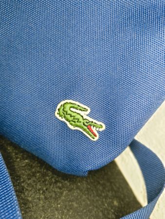 Lacoste Umhängetasche, Marineblau, neuwertig für den Sommer