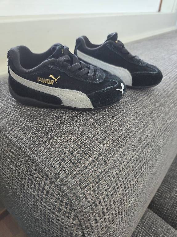 Schuhe für Jungen: Chaussures Puma Taille 22 – Gebraucht aus Neuchâtel von Stwatch