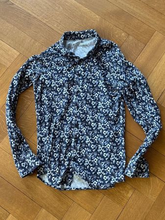 Desoto Hemd blau mit Blumenmuster Grösse M guter Zustand