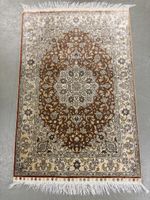 Orientteppich mit Blumenmuster Seide guter Zustand